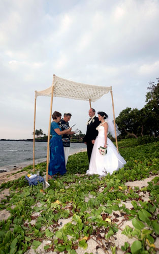 Kona jewish wedding on beach
